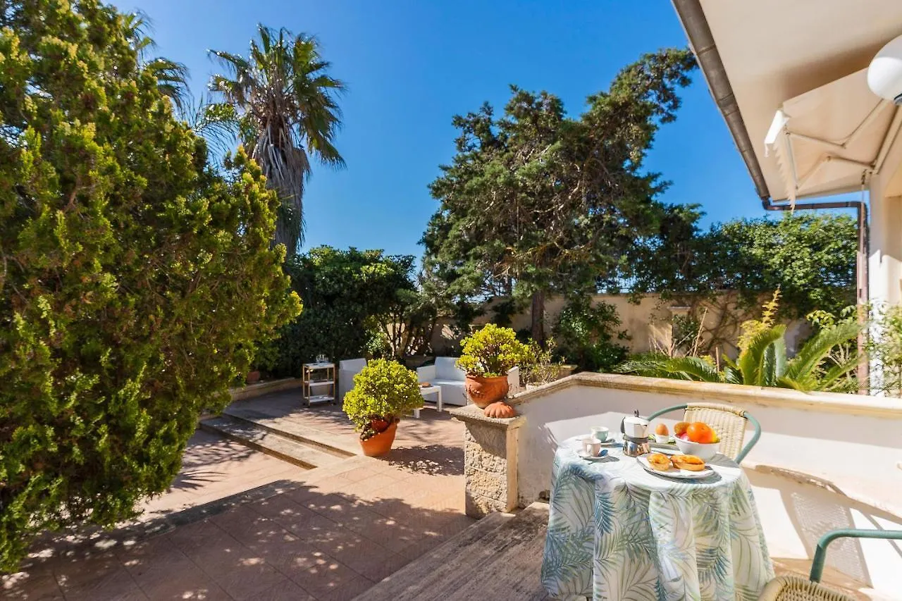 Garden View Near The Sea Bed & Breakfast Lecce Italy